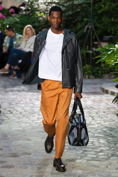 Look 27